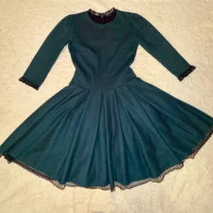 Prelepa zelena zimska haljina