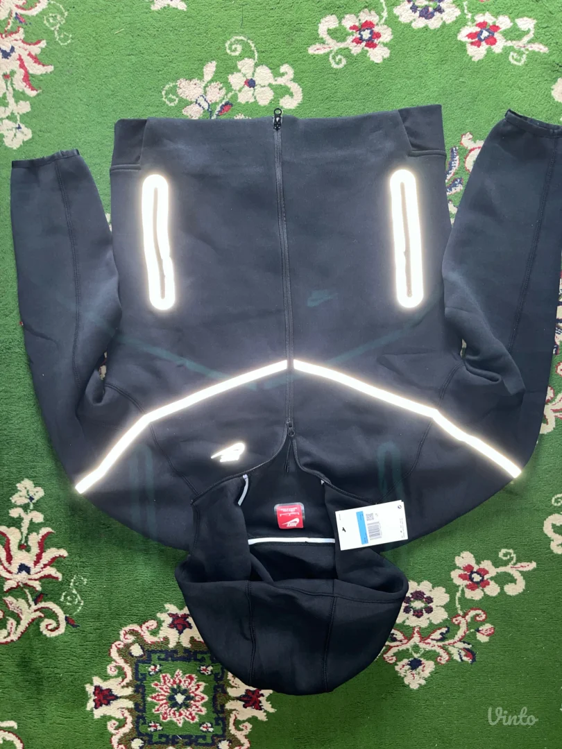 Nike tehc fleece M velicina
