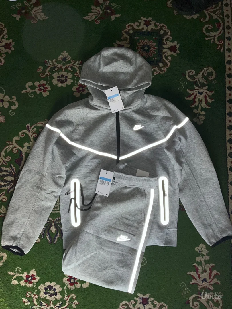 Nike tehc fleece M velicina