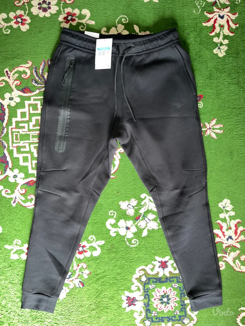 Nike tehc fleece M velicina