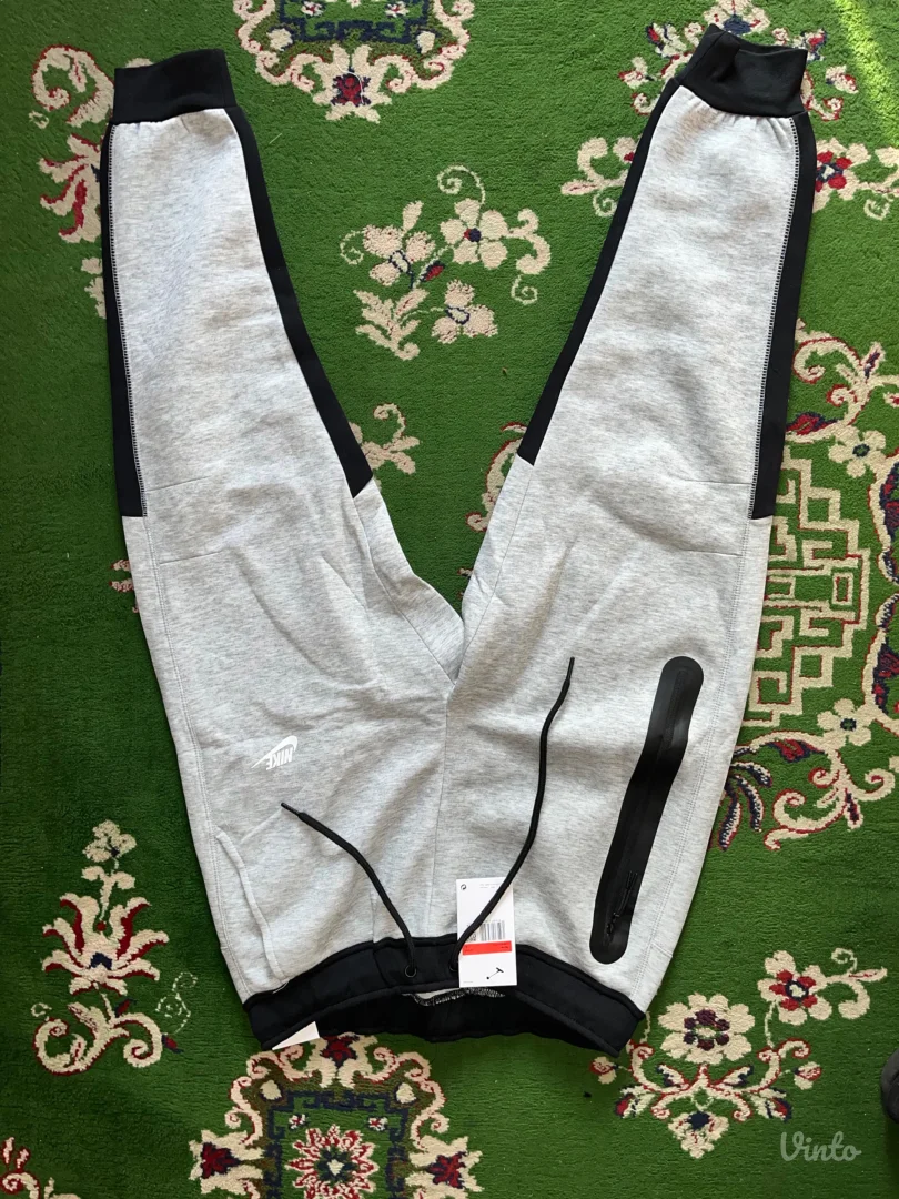 Nike tehc fleece M velicina