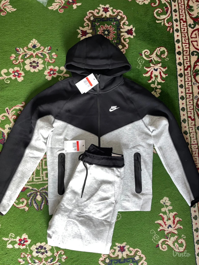 Nike tehc fleece M velicina
