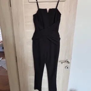 Crni Kombinezon