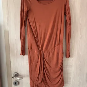 Haljina - boja cigle