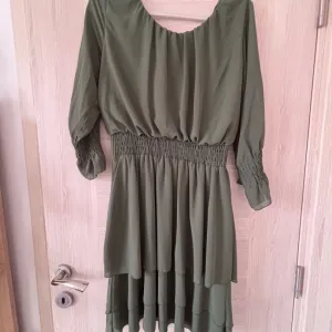 Maslinasto zelena haljina