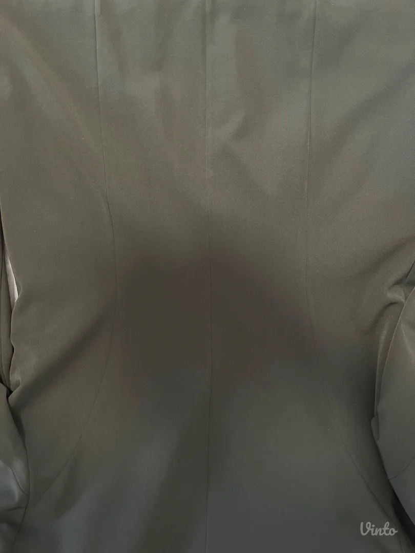 Elegantan ženski komplet - sako i pantalone