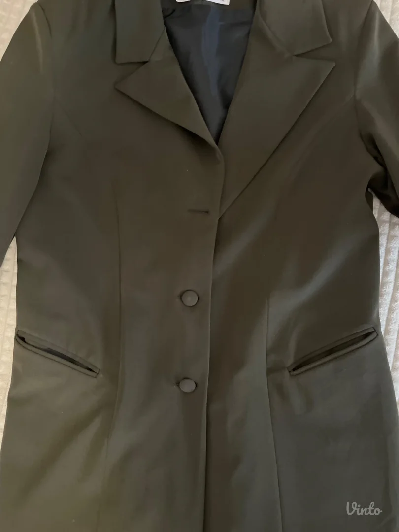 Elegantan ženski komplet - sako i pantalone