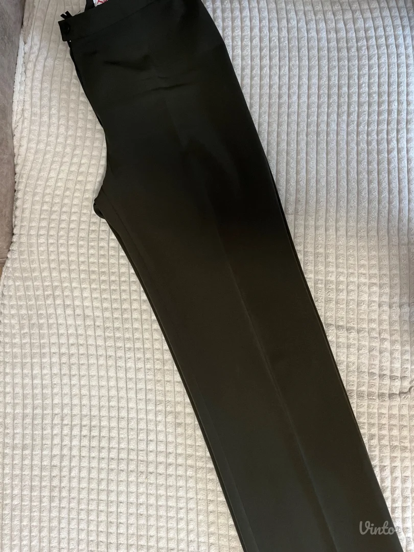 Elegantan ženski komplet - sako i pantalone