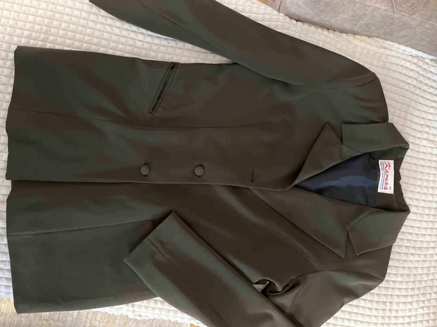 Elegantan ženski komplet - sako i pantalone