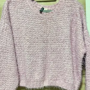 H&M - ženski džemper 💜