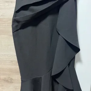 Crna elegantna haljina