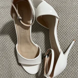 Ženske sandale na štiklu 🤍
