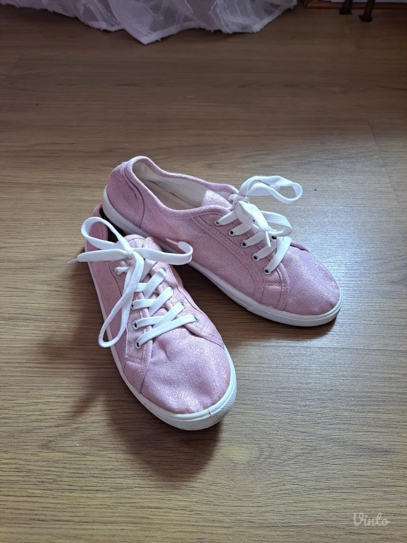 Roze patike sa sljkicama