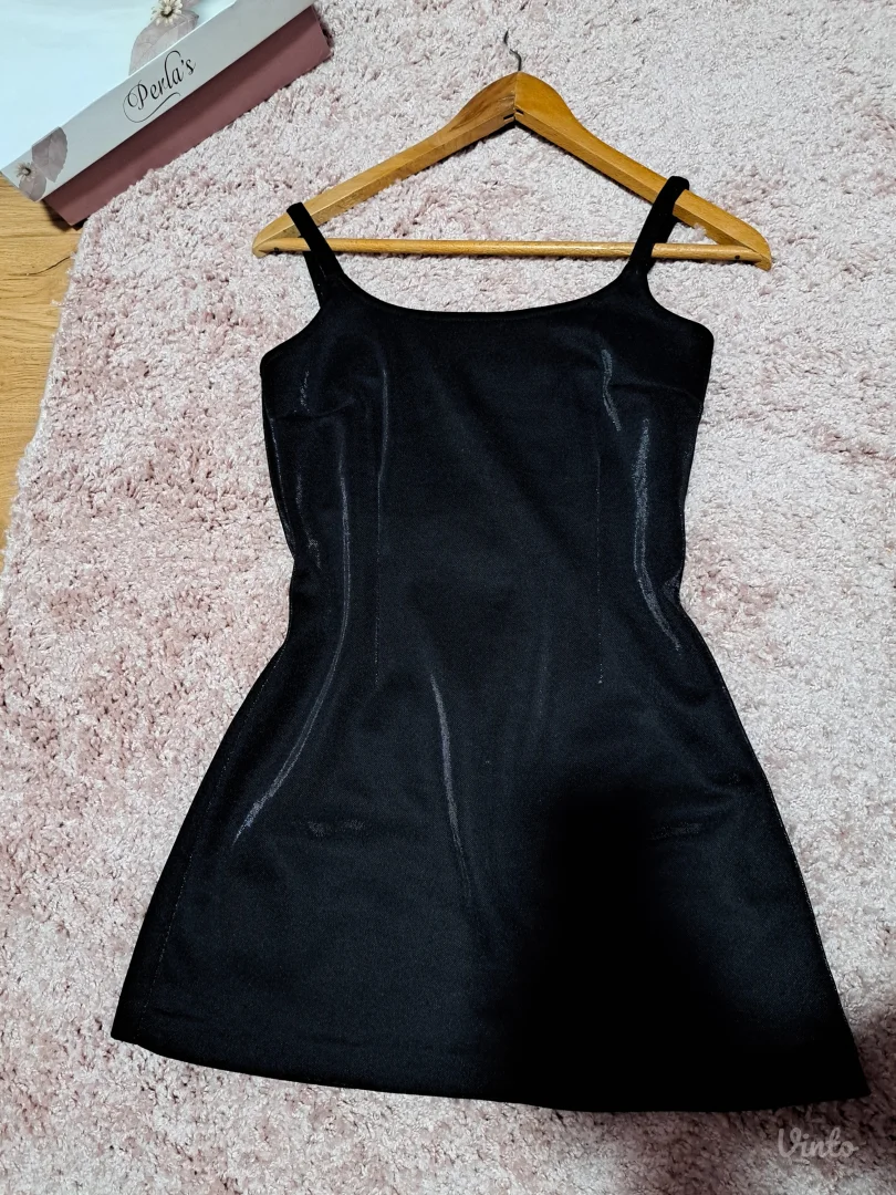 Crna zenska haljinica