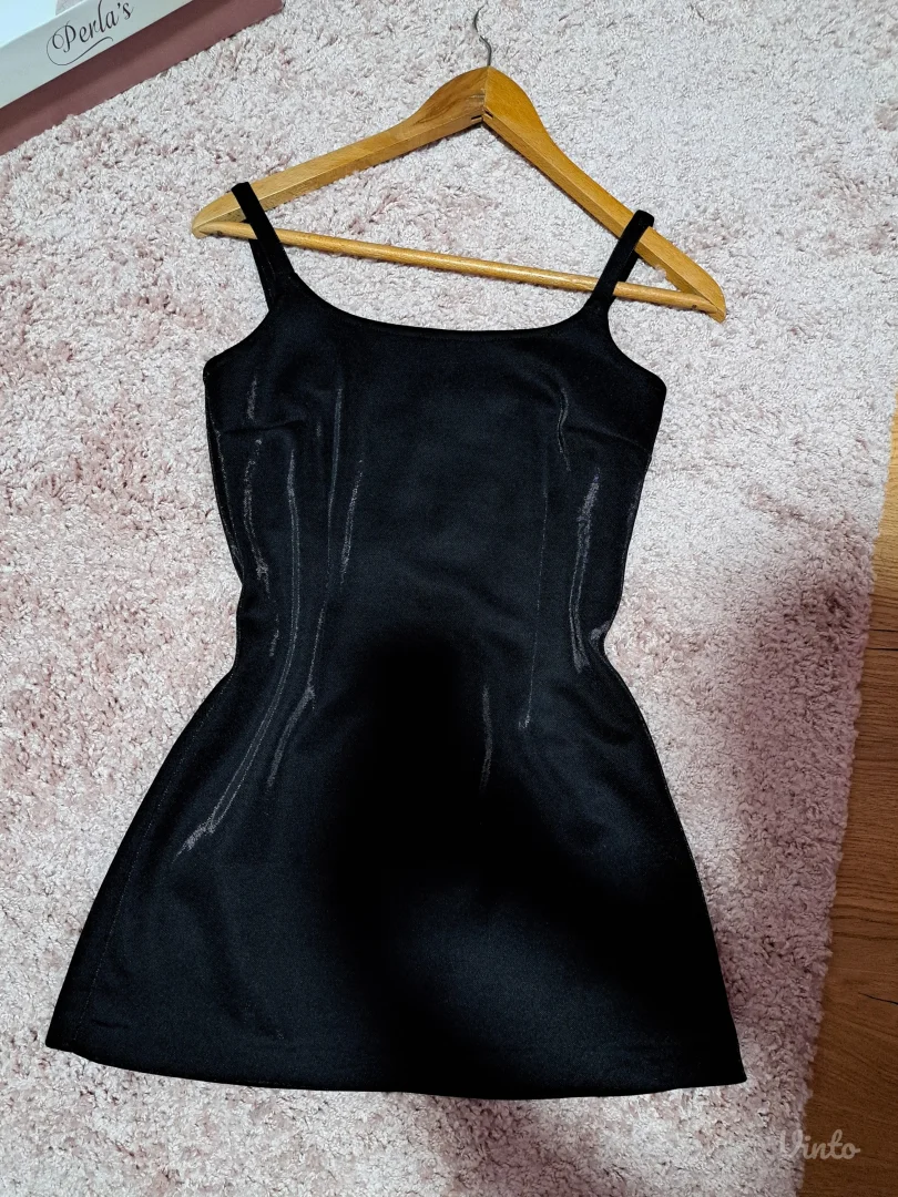 Crna zenska haljinica