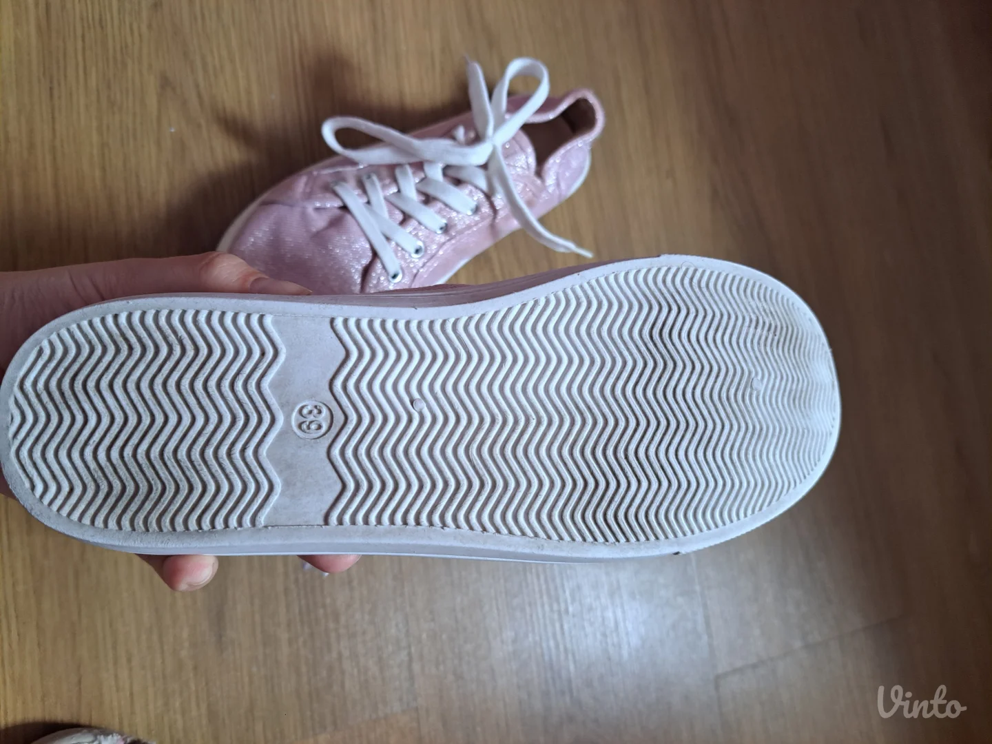 Roze patike sa sljkicama