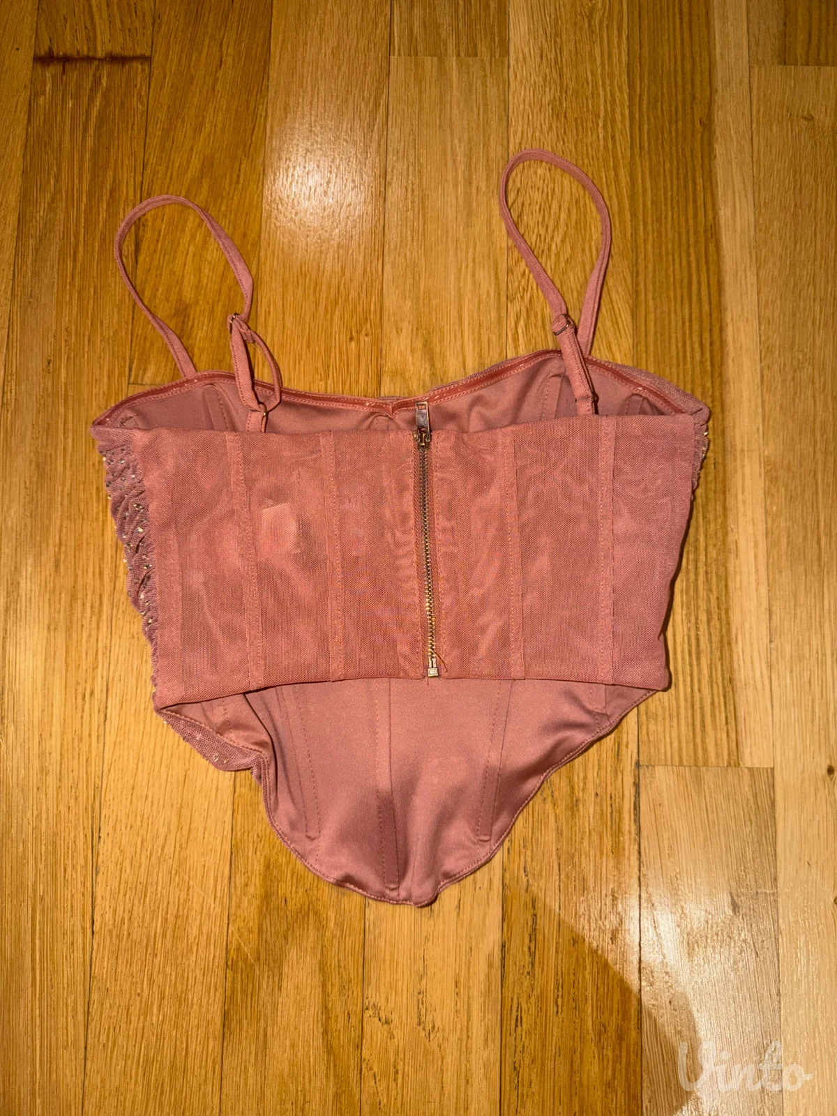 Roze korset top sa cirkonima