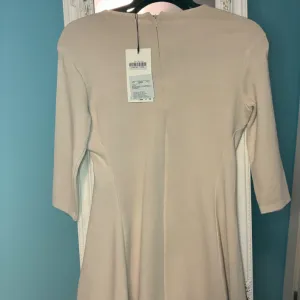 ZARA KREM HALJINA – NOVA SA ETIKETOM