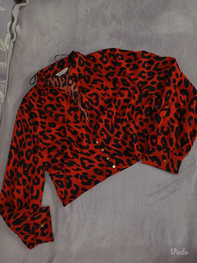 Tigrasta crvena kosulja