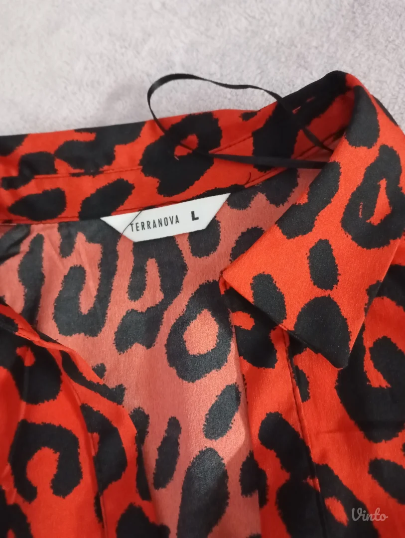 Tigrasta crvena kosulja