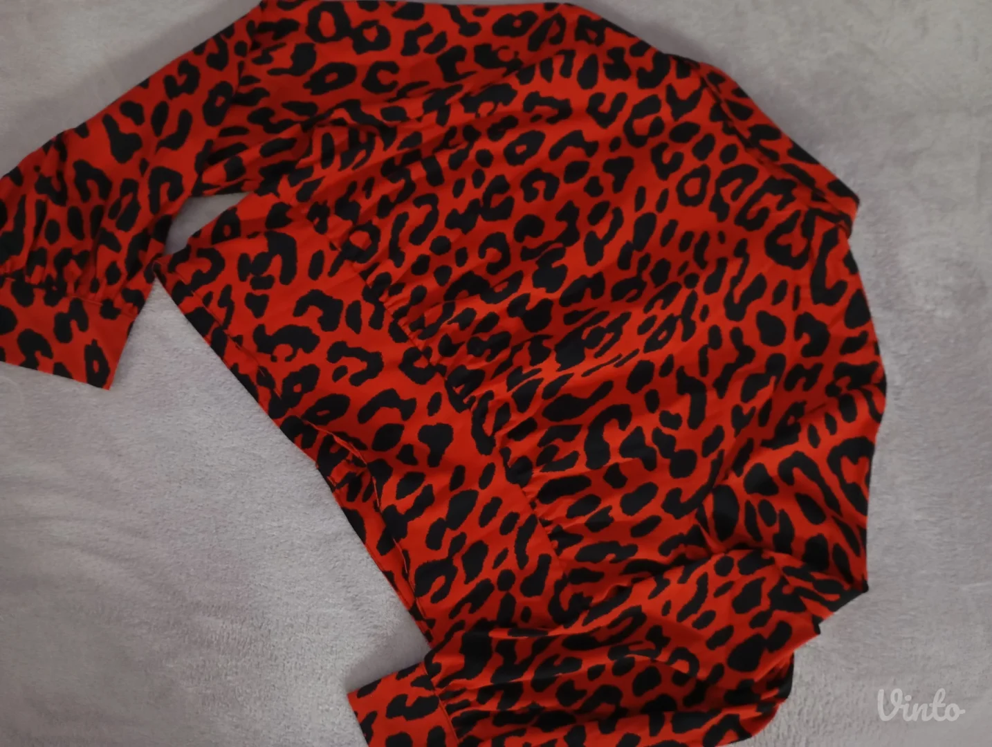 Tigrasta crvena kosulja