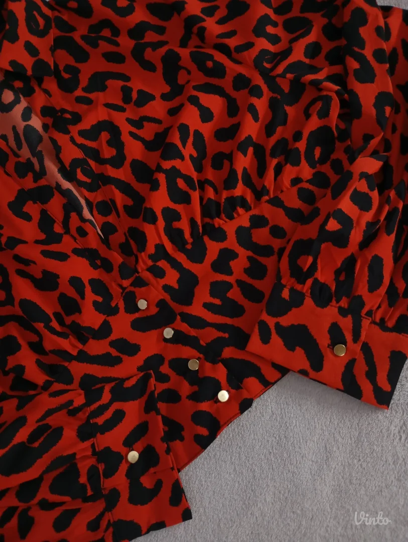 Tigrasta crvena kosulja