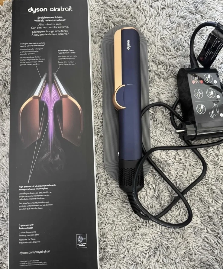 Dyson Airstrait