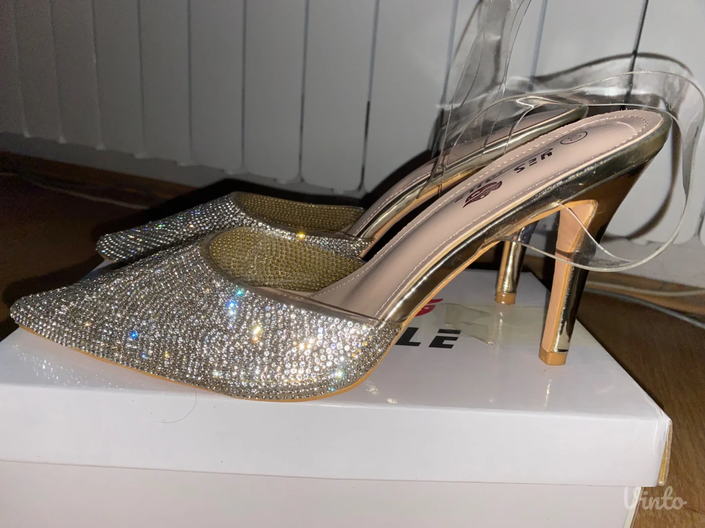 Zlatne sandale (broj 40)