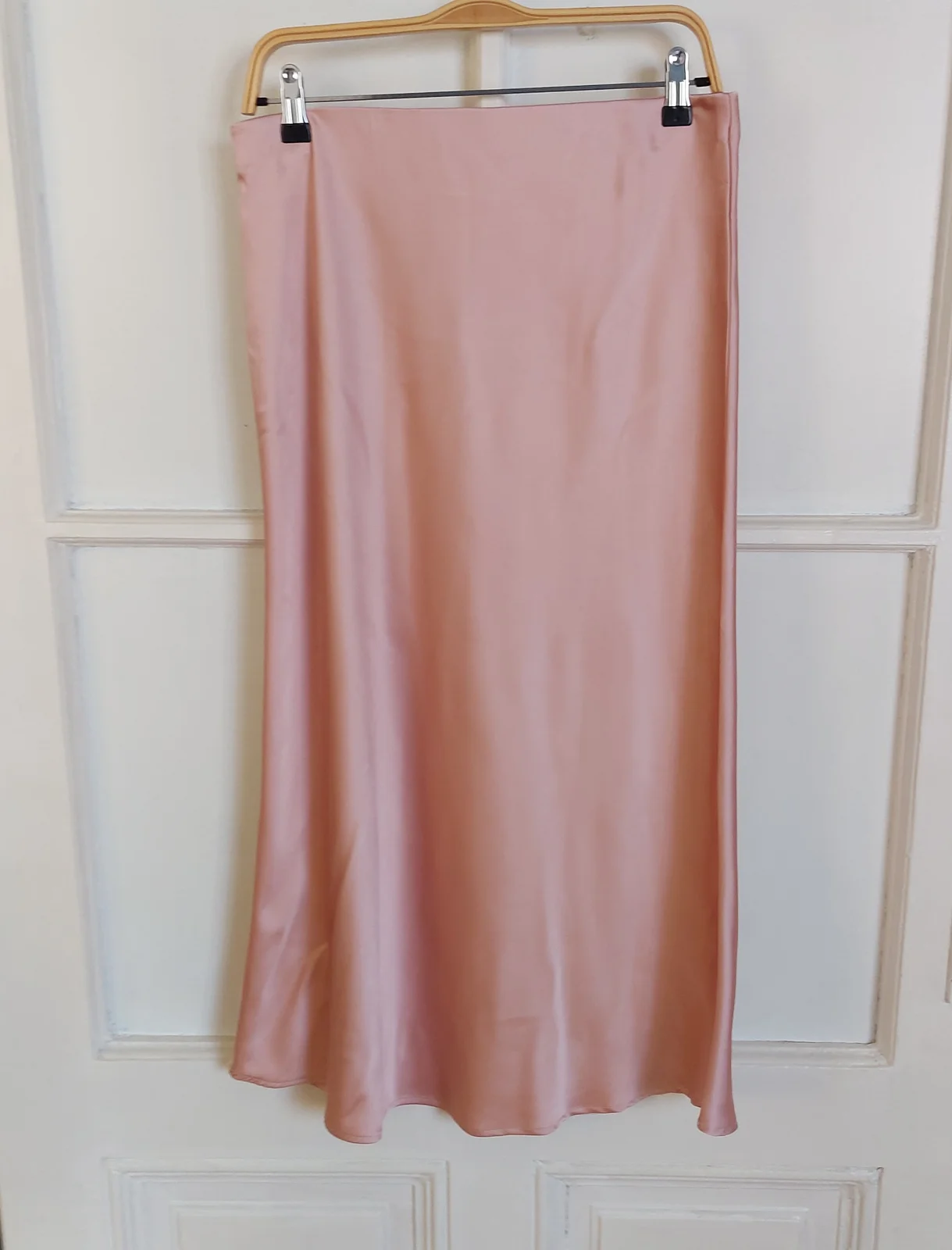Saten puder-roze midi suknja *(M)