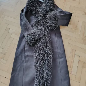 Amisu kaput sa krznom