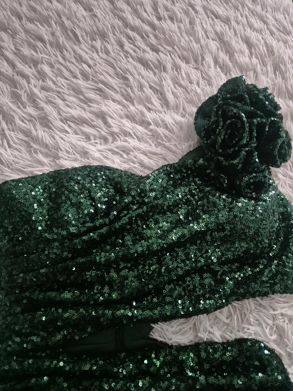 Elegantna smaragdno zelena haljina