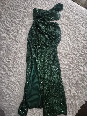 Elegantna smaragdno zelena haljina