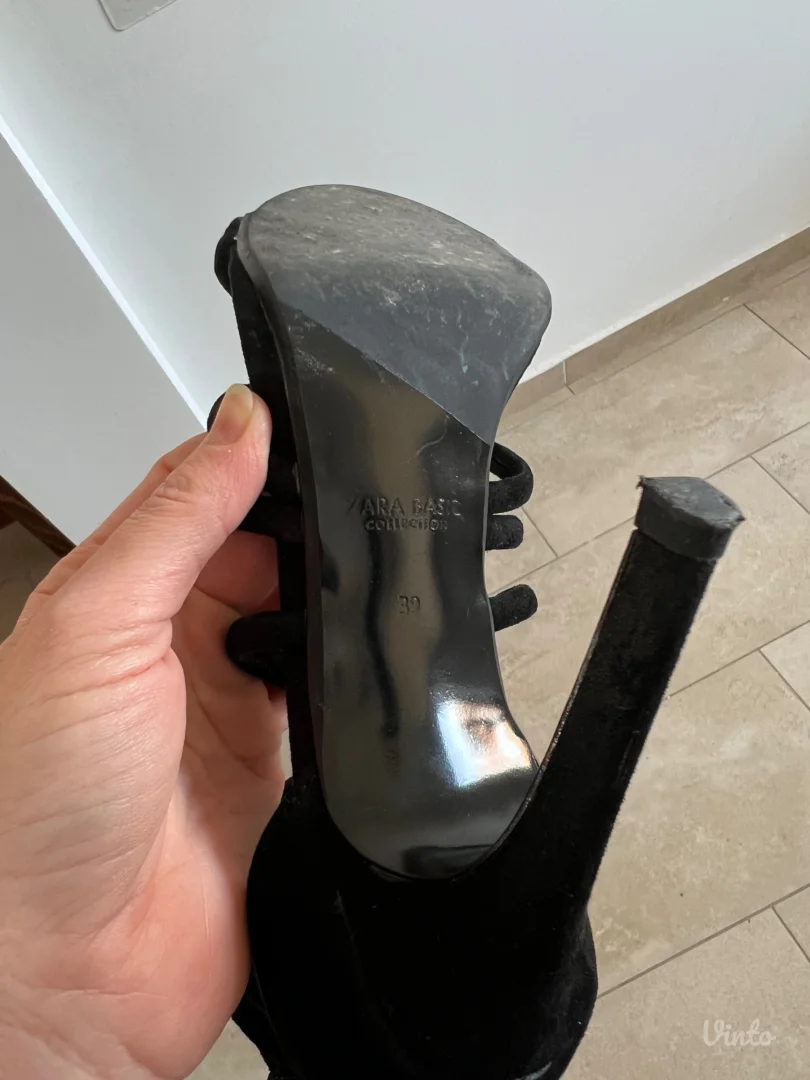 ZARA crne sandale vel. 39