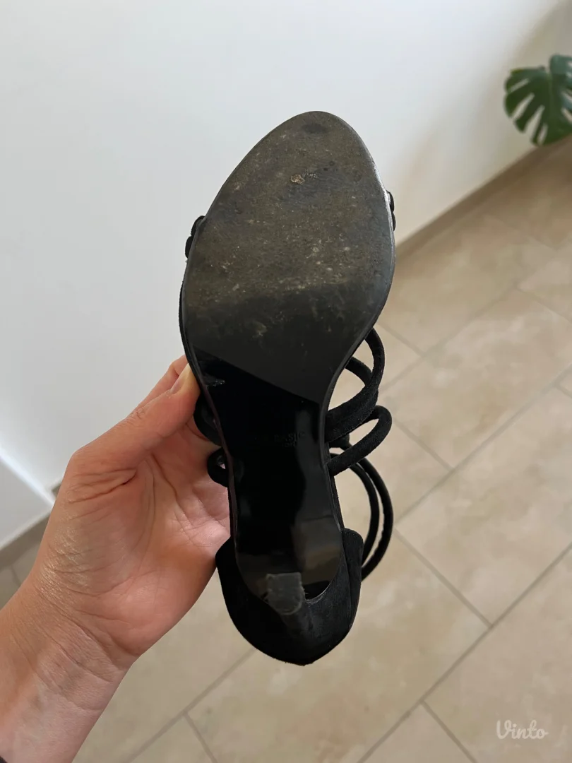 ZARA crne sandale vel. 39