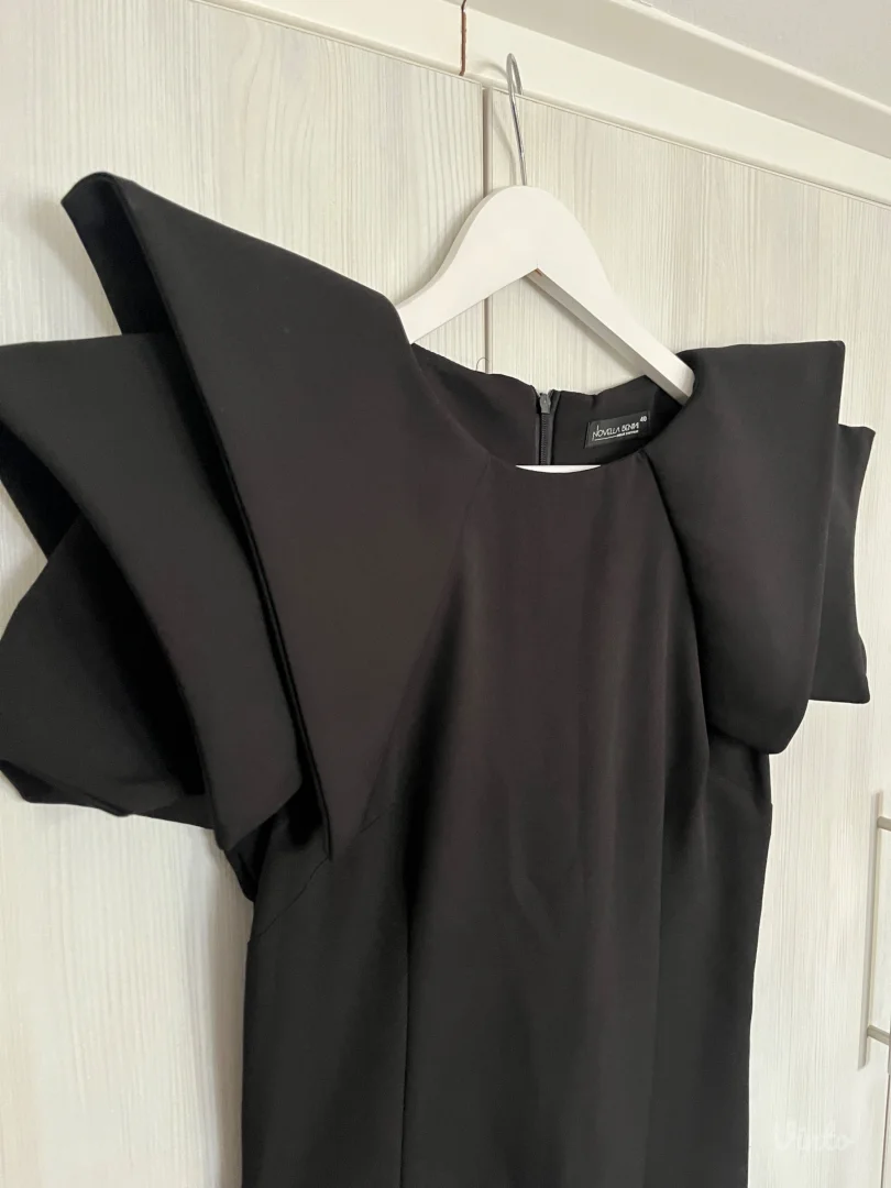 Crna haljina sa bodljama