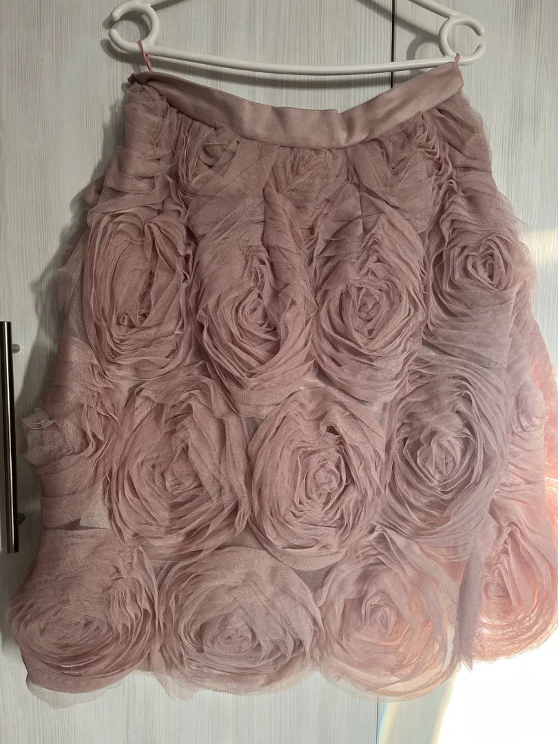 Suknja šivena po meri