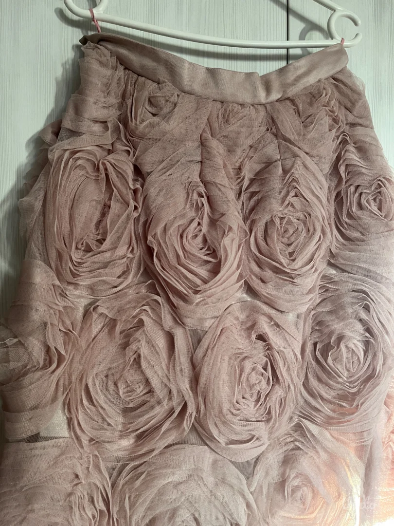 Suknja šivena po meri