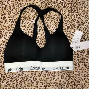 Calvin Klein Brus/Top (nov s etiketom)