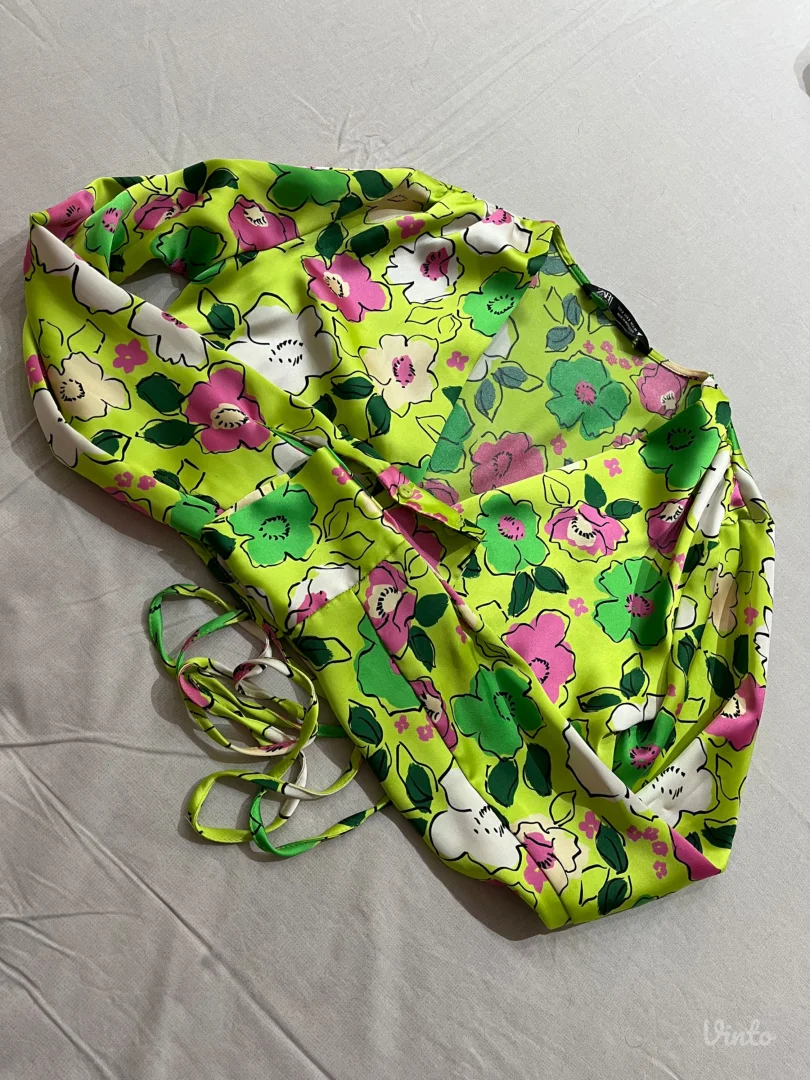 Zara cvetni Crop Top bluzica