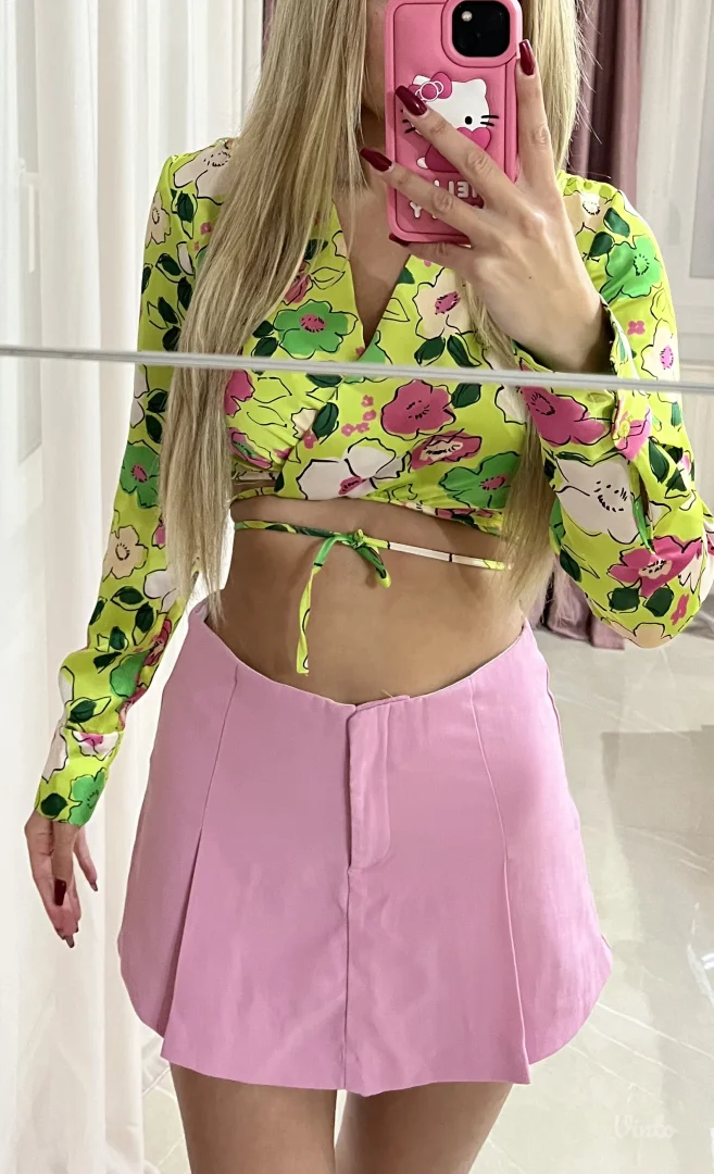 Zara cvetni Crop Top bluzica