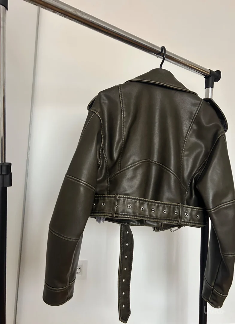 Zara trendy kožna jakna