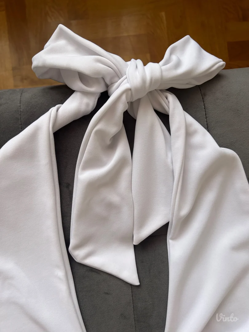 Zara bela kratka haljina