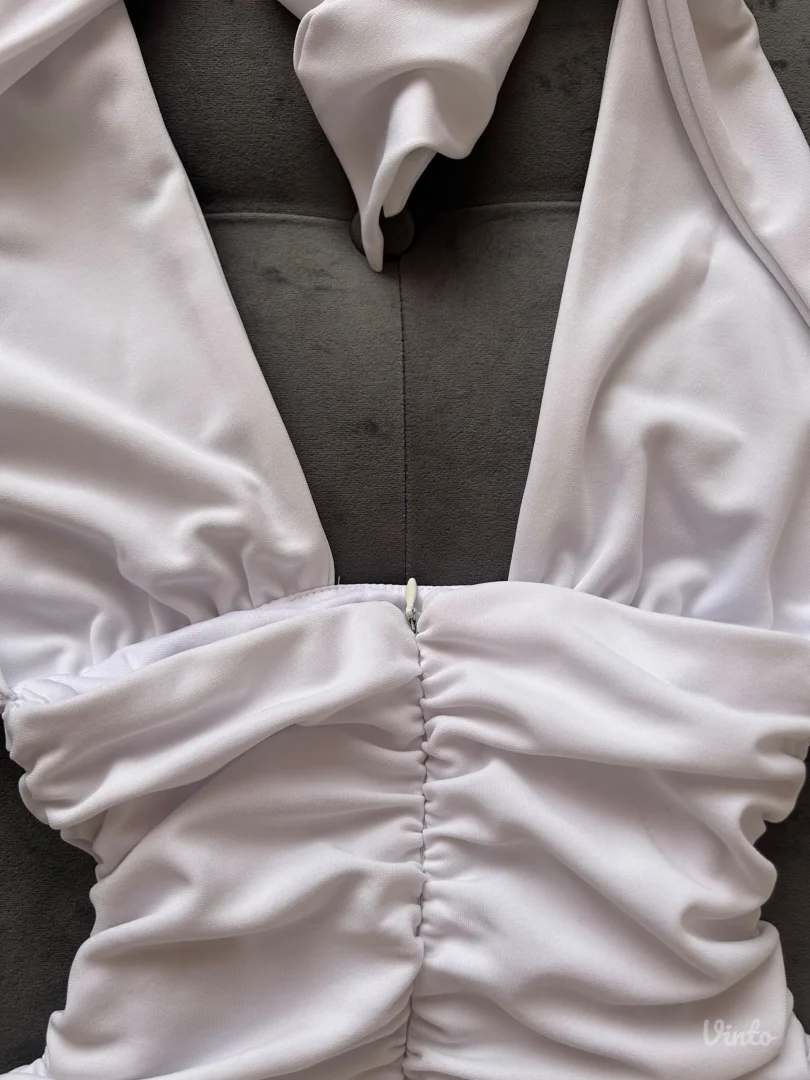 Zara bela kratka haljina