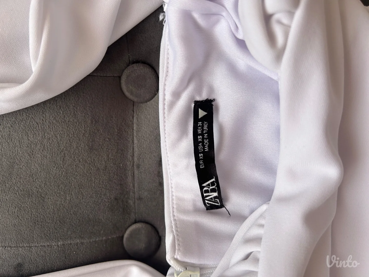 Zara bela kratka haljina