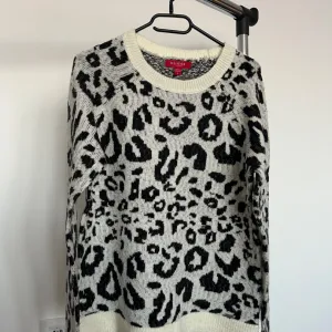Guess leopard print džemper