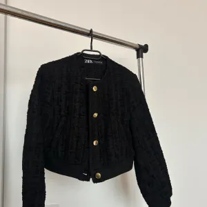 Zara crna jakna