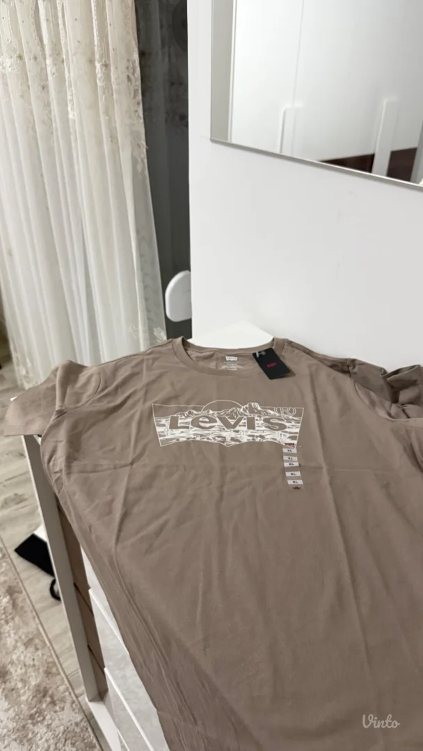 Levi’s majica!! Nova