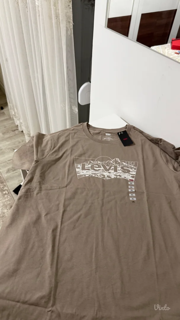 Levi’s majica!! Nova