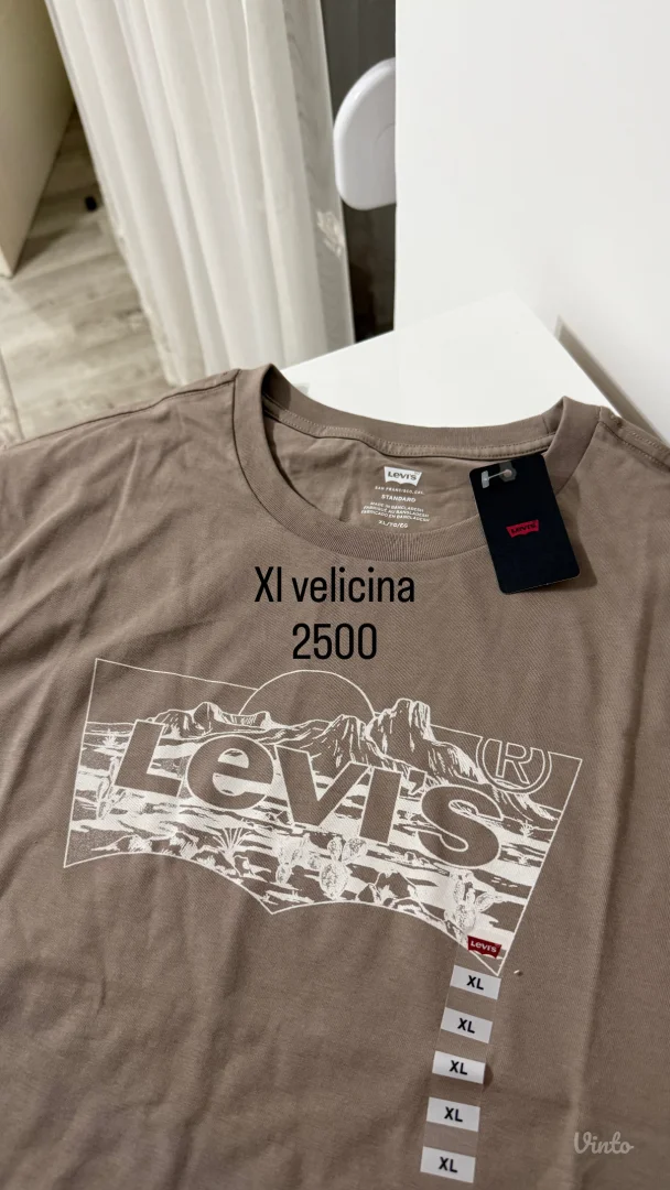 Levi’s majica!! Nova