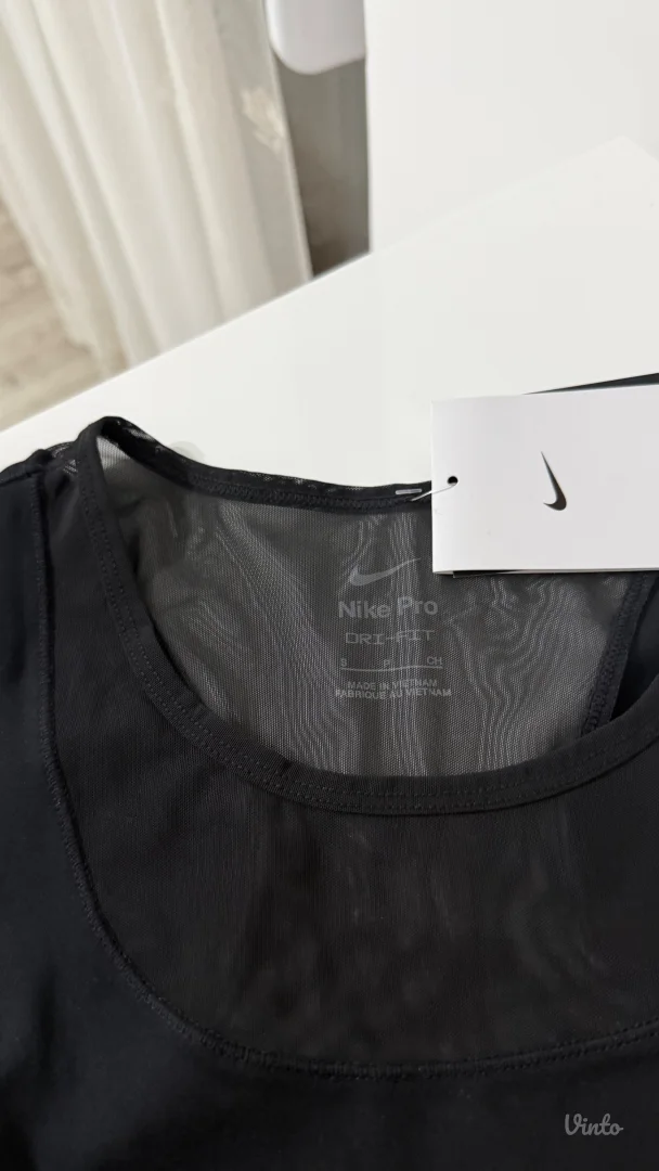 Nike sportski top!! Novo